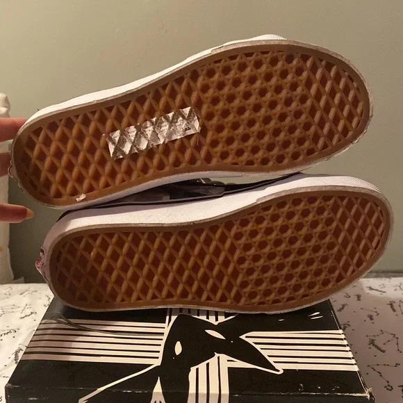 Nightmare Before Christmas x Vans Sk8-Hi Sneakers - Picture 3 of 6